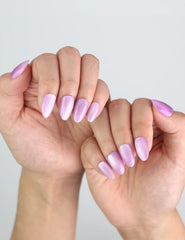 Lilac Sparkle nails on fingers posed gracefully, showing off the feminine cat eye effect in lavender hue.