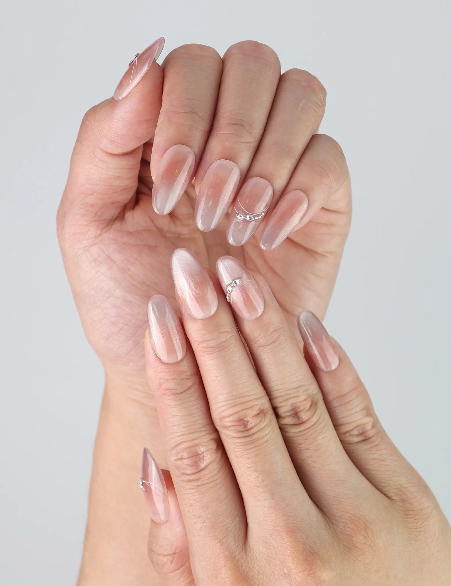 Close-up of Naillover’s handmade nails featuring luminous ombré finish and metallic floral nail art