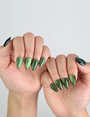 Fingers styled with Emerald Optic short cat eye press on nails, Naillover handmade collection.