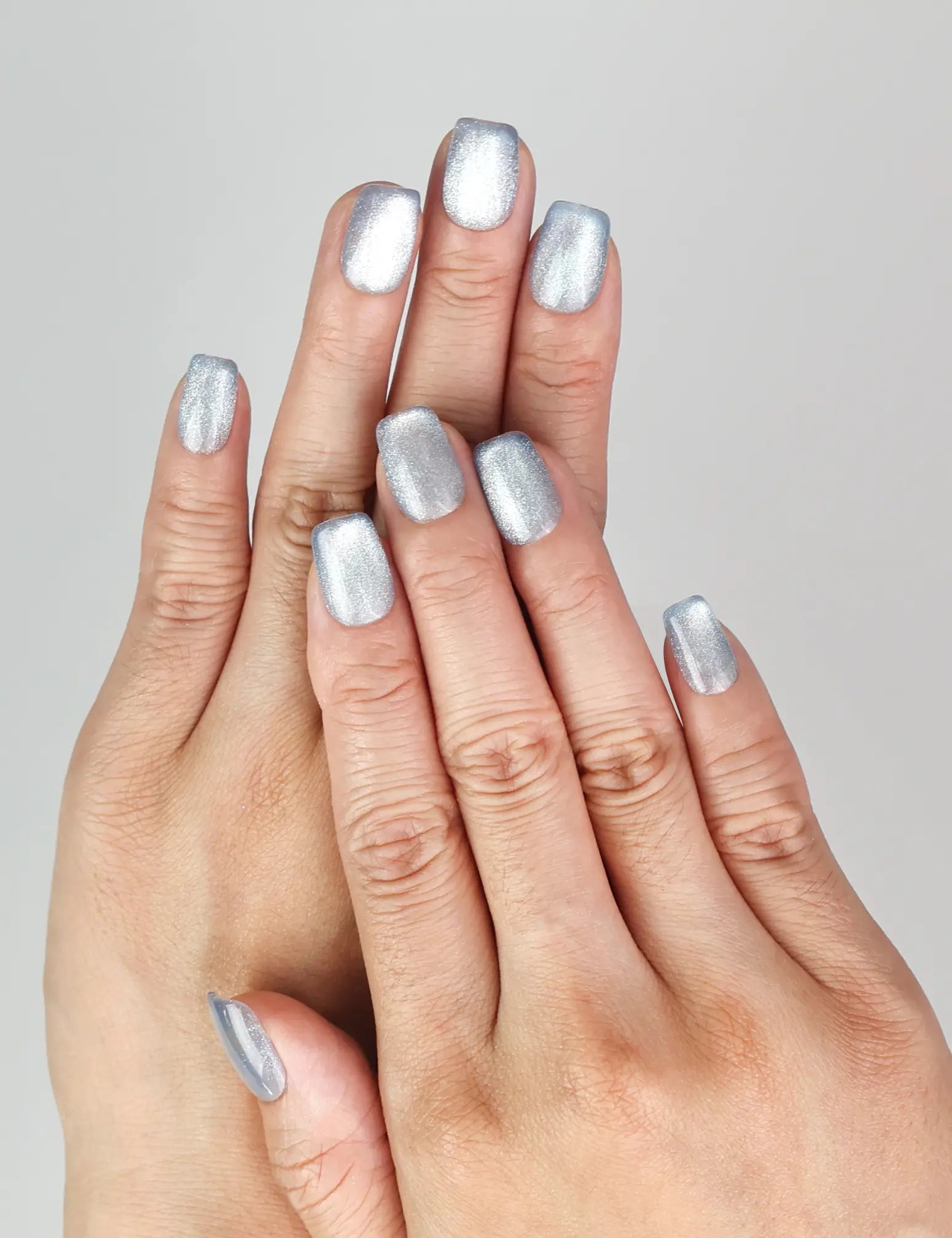 Hand model wearing Blue Luster cat eye press on nails, shimmering Singapore handmade nails by Naillover
