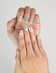 Close-up of Gradient Heart short press on nails with cat-eye heart details, cute and trendy nails style