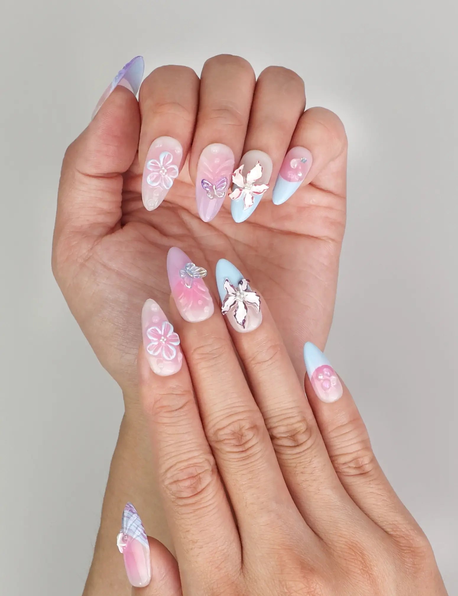 Close-up of Mermaid’s Floral Dream Singapore press on nails with butterfly and floral 3D details, handmade press on nails by Naillover.