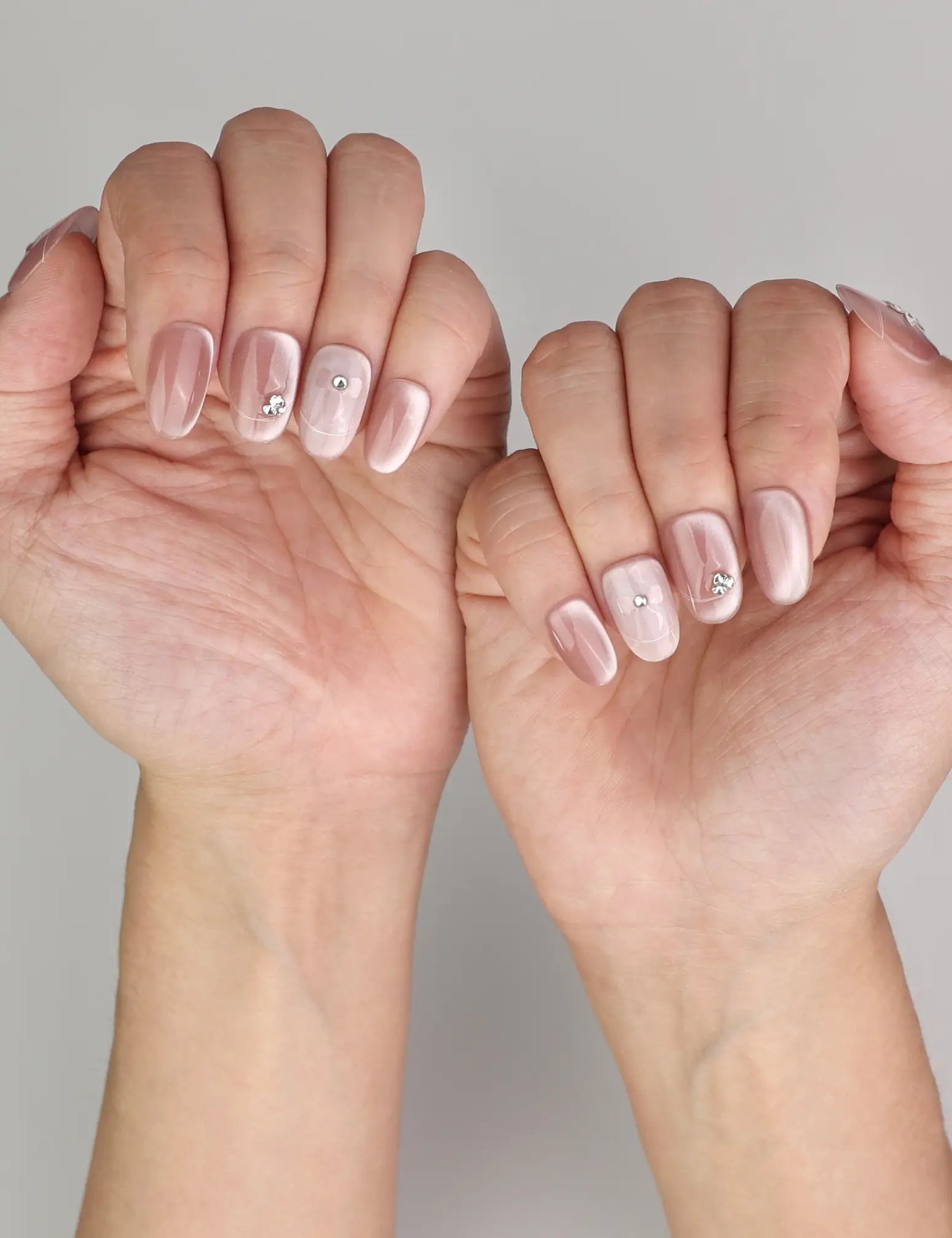 Naillover Misty Rose trendy nails styled on hand, handmade press on nails with silver accents and cat eye finish.