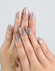 Hand wearing Naillover Mocha Gleam press on nails in short almond shape with mocha cat eye shimmer.