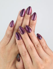 Wearing Amethyst cat eye press on nails in short almond shape by Naillover.