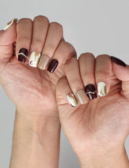 Stylish look of Naillover Burgundy Wave handmade Singapore press on nails on model’s hand.