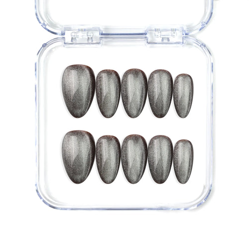 Short almond silver press on nails with cat eye shimmer, handmade by Naillover in Singapore.