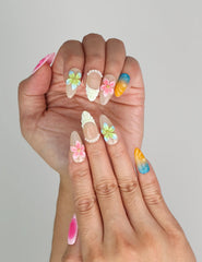 Close-up of Naillover Gradient Fantasy 3D summer nails featuring glitter accents and vibrant gradient hues.