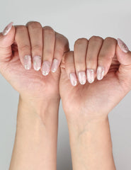 Elegant look of Naillover Rosy Engravings handmade Singapore press on nails styled on model’s hand.
