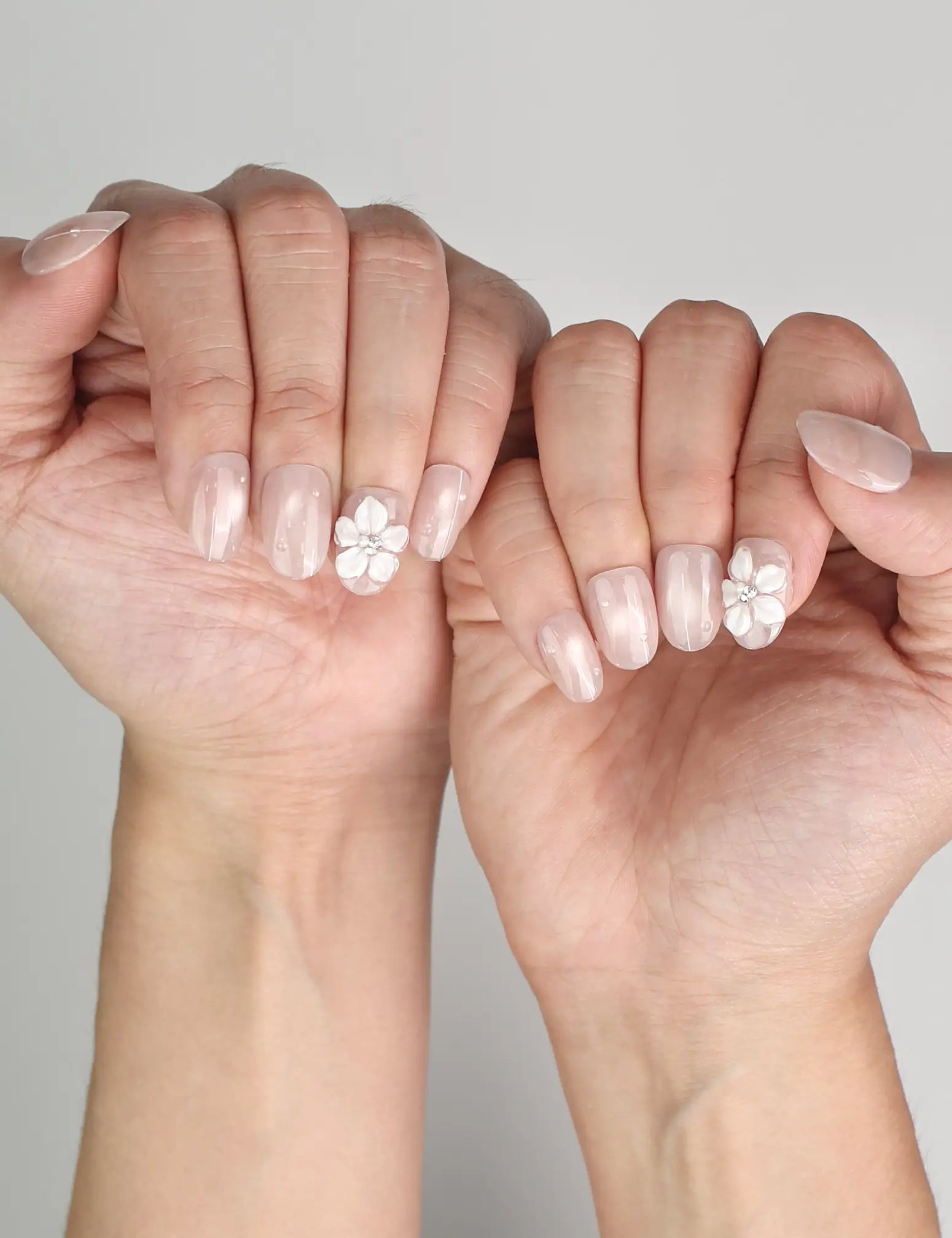 Naillover Scarlet Gleam Singapore press on nails styled with sparkling rhinestones and 3D white flowers.